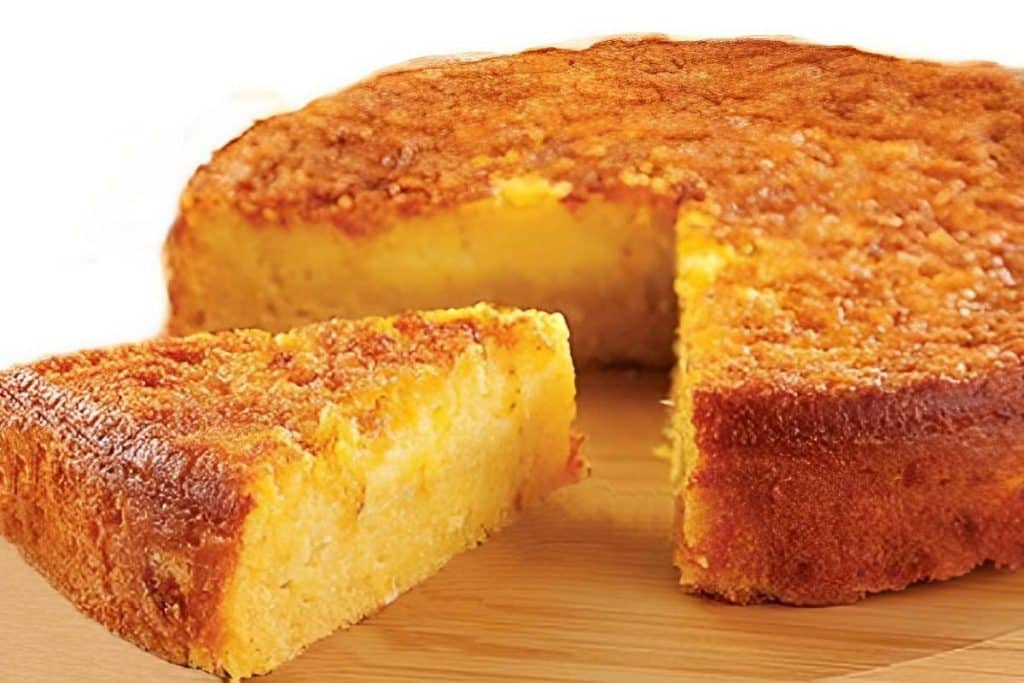Bolo de milho com queijo um bolo cremoso com sabor da fazenda uma delícia para seu café ou lanche