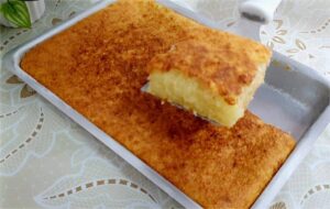 Bolo de tapioca granulada fácil e rápido um bolo delicioso para servir no lanche ou café