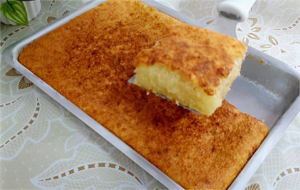 Bolo de tapioca granulada fácil e rápido um bolo delicioso para servir no lanche ou café