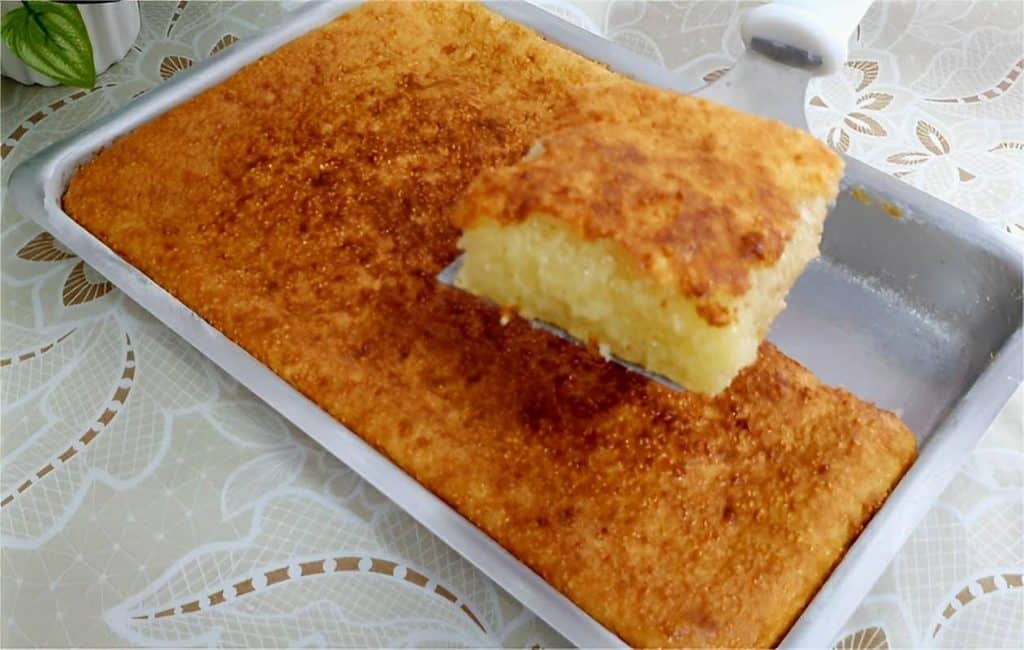 Bolo de tapioca granulada simples e fácil um bolo surreal para a hora do lanche ou café