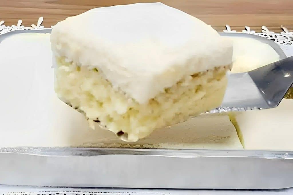 Bolo moça gelada um bolo bem cremoso e molhadinho para sua festinha ou sobremesa