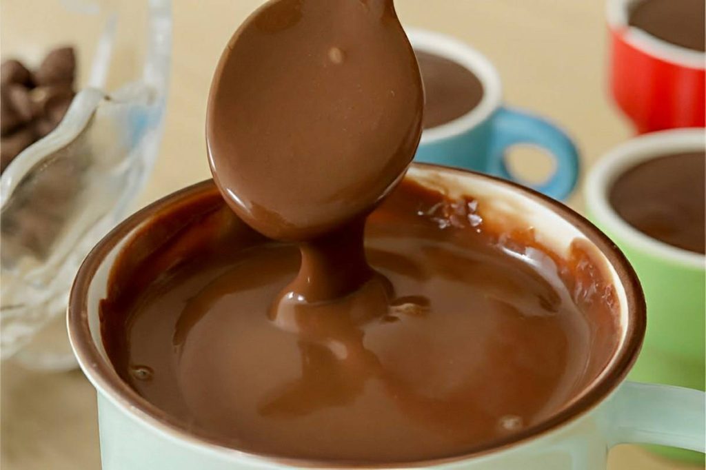 Chocolate quente cremoso de cafeteria receita deliciosa para fazer em casa