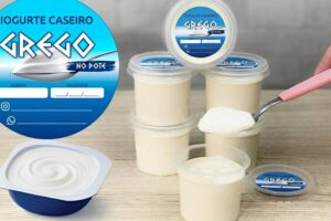 Iogurte grego caseiro com 2 ingredientes consistente econômico e perfeito para o seu café da manhã