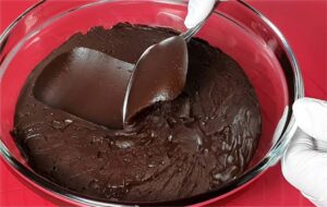 Mousse de chocolate para sobremesa e também para rechear bolos e tortas