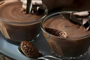 Mousse de chocolate tradicional uma sobremesa que derrete na boca perfeita para qualquer ocasião