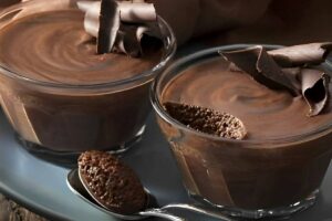 Mousse de chocolate uma sobremesa bem aerada com sabor marcante e delicioso