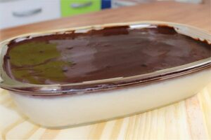 Mousse de Leite Ninho com ganache uma sobremesa fácil e deliciosa para o fim de semana