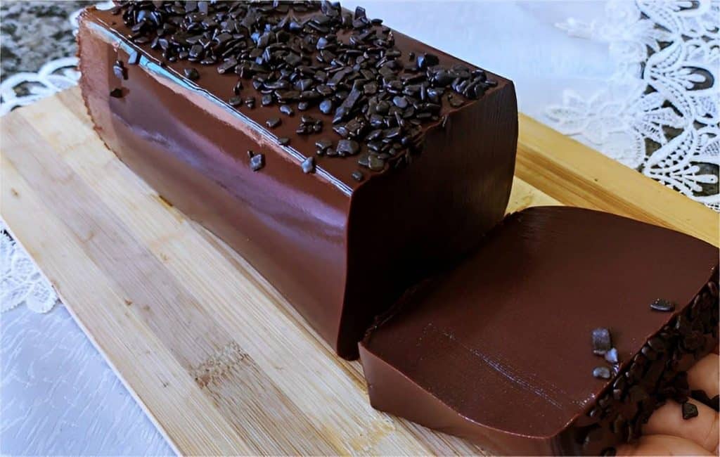 Sobremesa de chocolate que não vai ao fogo basta misturar os ingredientes e levar pra gelar