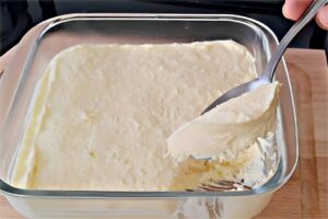 Sobremesa de creme de leite com 3 ingredientes econômica deliciosa e fácil de fazer