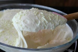 Sobremesa moça cremosa gelada uma sobremesa simples e prática para qualquer dia da semana