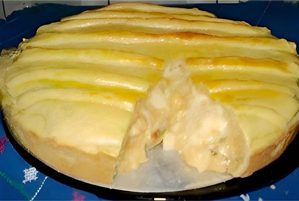 Torta de palmito com massa de creme de leite e recheio de palmito com requeijão uma delícia
